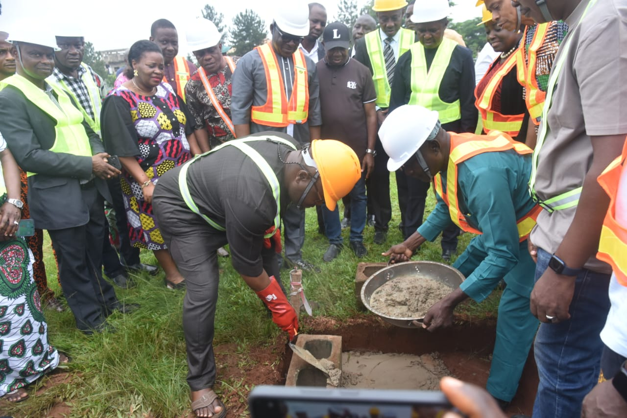 UNIBEN VC PERFORMS GROUNDBREAKING OF NEW , ULTRA MODERN STATE -OF- THE -ART UNIBEN SENATE BUILDING